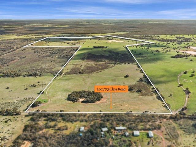 Cottage for sale in Kamarooka, Victoria