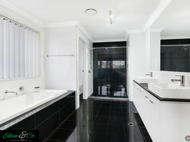 House for sale in Flinders, New South Wales