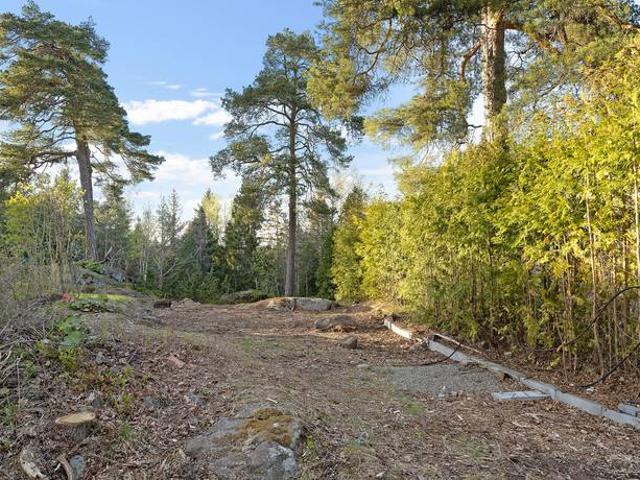 Tomt till salu i Huddinge, Stockholm