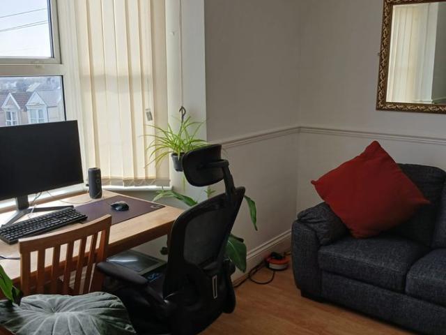 Apartment for rent in Nangreaves, Wales