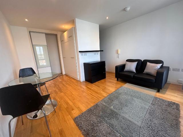 Studio for rent in Leylands, West Yorkshire