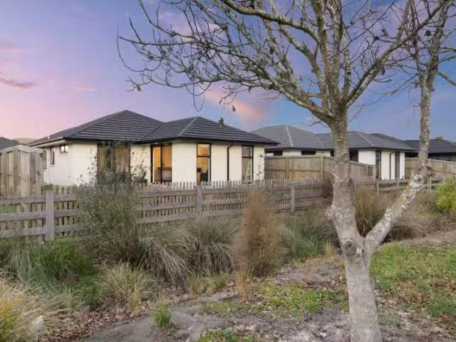 House for sale in Chaslands, Canterbury