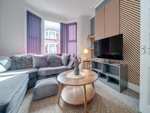 House for rent in Cabbage Hall, Calderstones