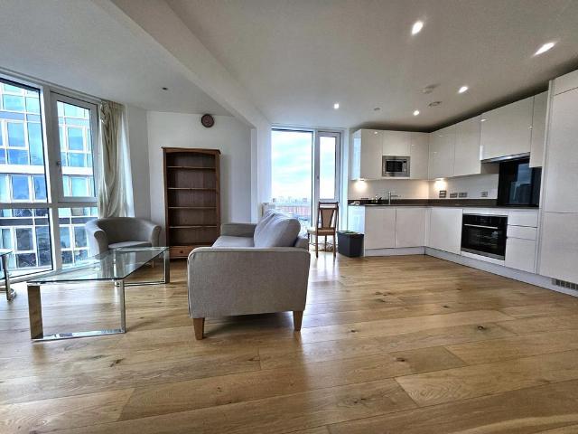 Apartment for rent in Mill Meads, Greater London