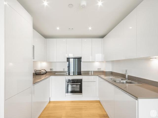 Apartment for rent in Mill Meads, Greater London