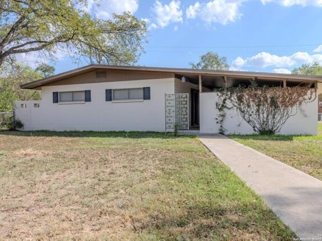 House for sale in Uvalde, Texas