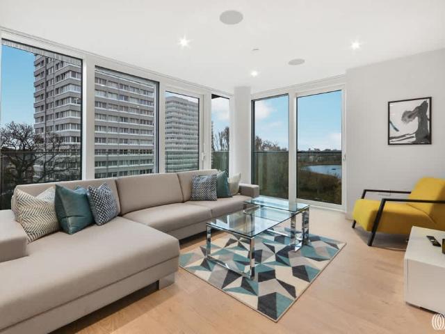 Apartment for rent in Brownswood Park, Greater London