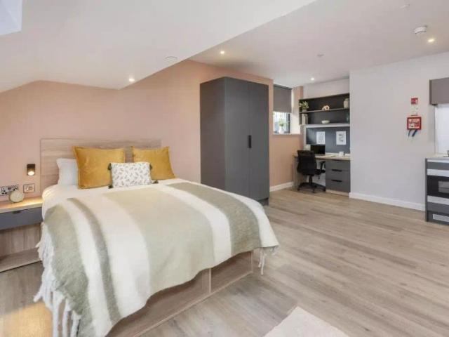 Studio for rent in West Yorkshire