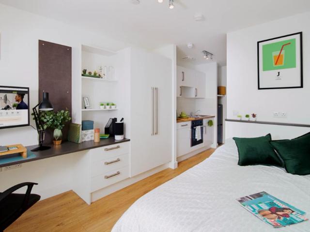 Studio for rent in Hillfields, West Midlands