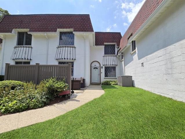 Condo for sale in Coram
