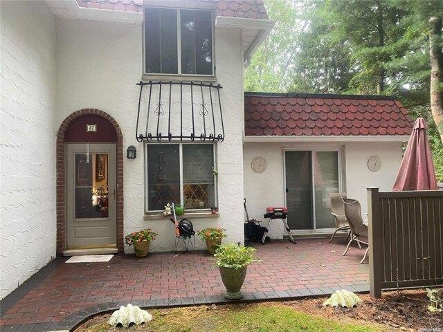 Condo for sale in Coram