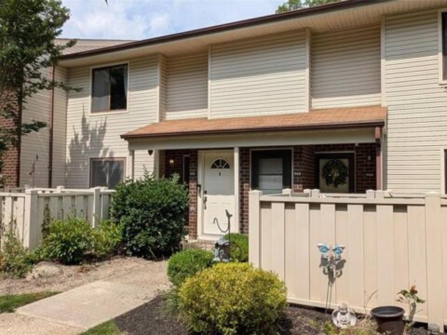 Condo for sale in Coram