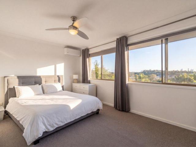 Townhouse for sale in Highland Park, Gold Coast City