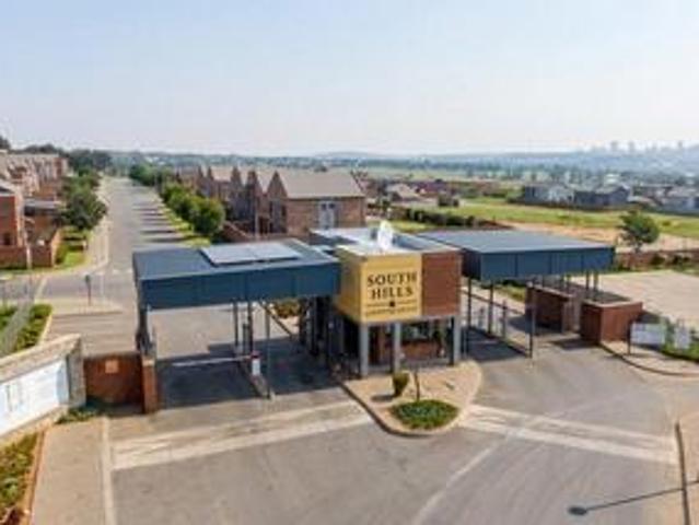 Townhouse for sale in Vosloorus, Gauteng
