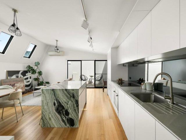 Apartment for sale in West Melbourne, Melbourne
