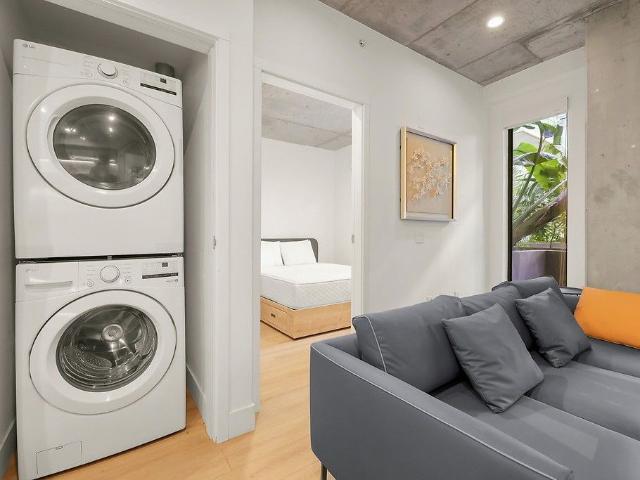 Apartment for rent in Canoga Park, California