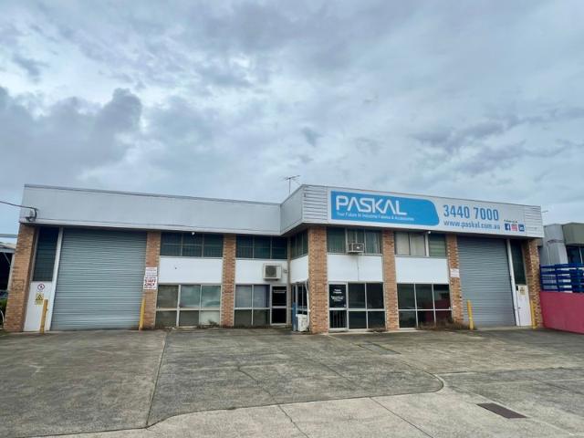 Warehouse for rent in Toombul, Queensland