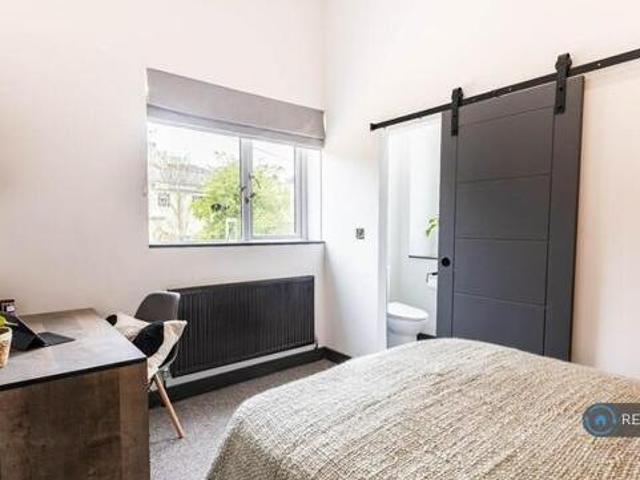 House for rent in Stroud, School House
