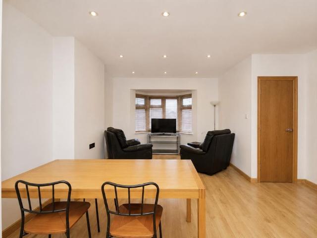Apartment for rent in Kemnal, Greater London