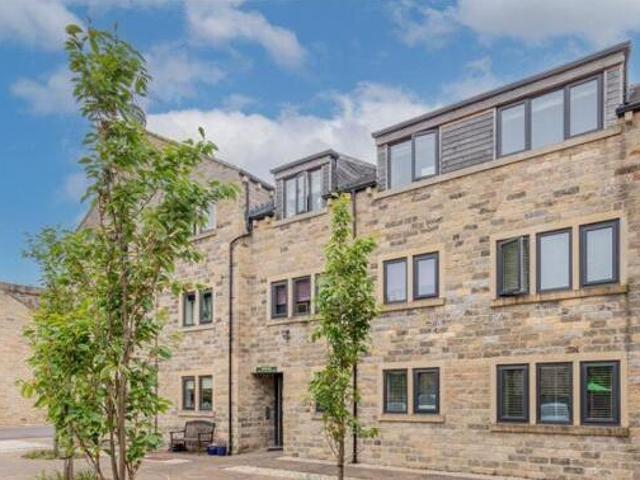 House for sale in Huddersfield, West Yorkshire