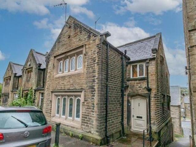 House for sale in Huddersfield, West Yorkshire
