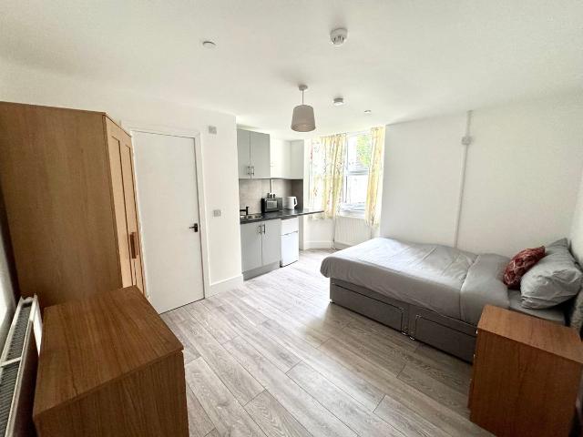 Studio for rent in Darlaston, West Midlands