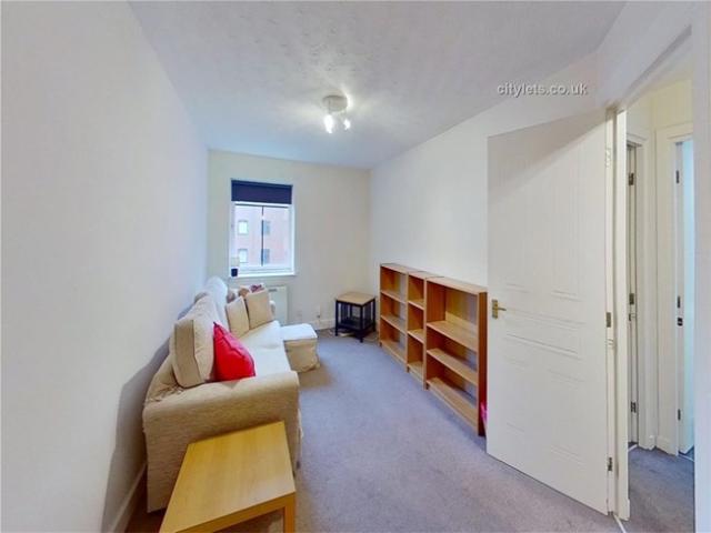 Flat for rent in Moat, Slateford