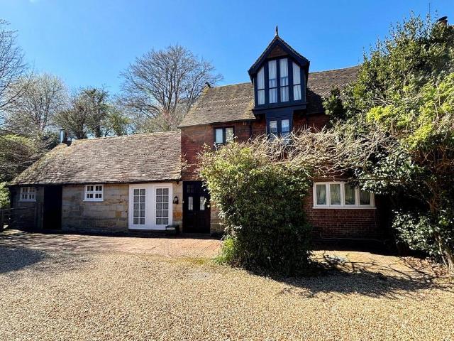 House for rent in Slaugham, Perryfields