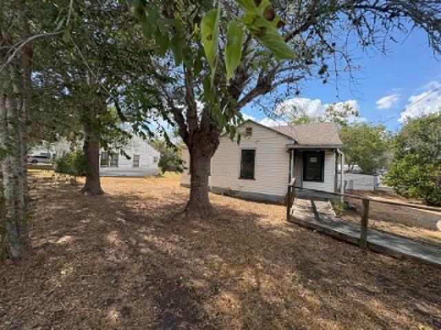 House for sale in Yoakum, Lavaca County