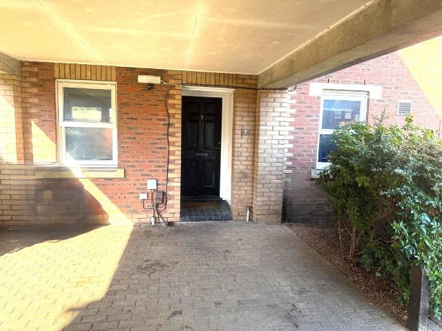 House for rent in London Borough of Hounslow, Greater London