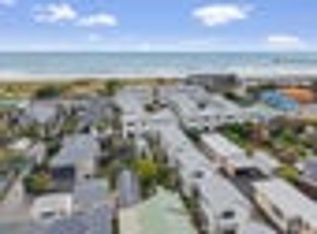 Apartment for sale in Chaslands, Canterbury