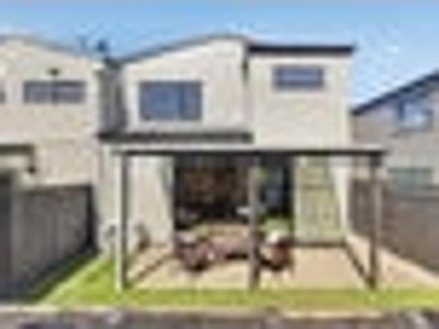 Townhouse for sale in Hobsonville, Upper Harbour