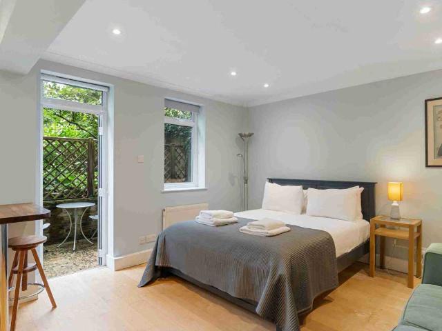 House for rent in Covent Garden, Victoria