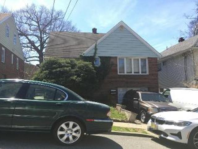 House for sale in Ridgefield, New Jersey