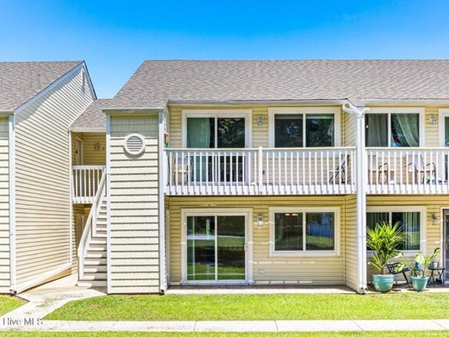 Condo for sale in Hampstead