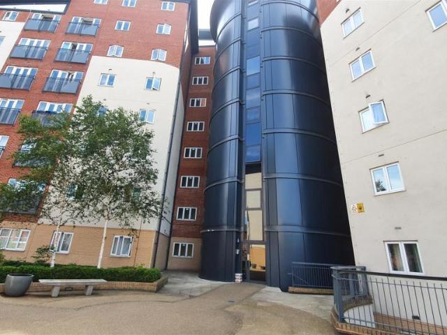 Apartment for rent in Slough