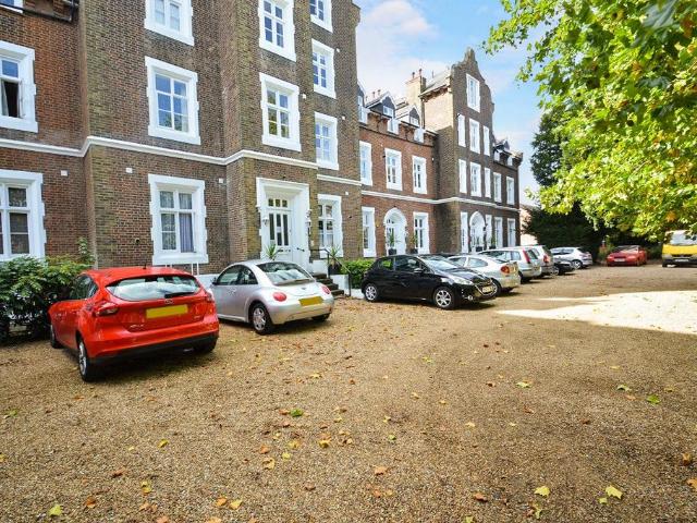 Apartment for rent in Slough