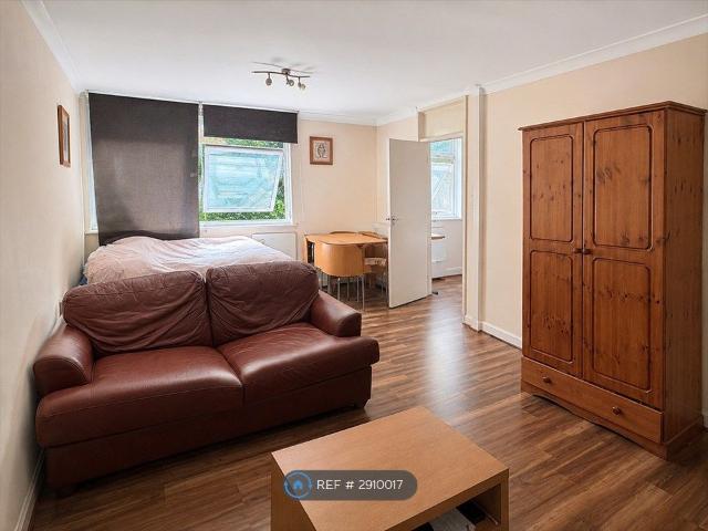 Studio for rent in Slough
