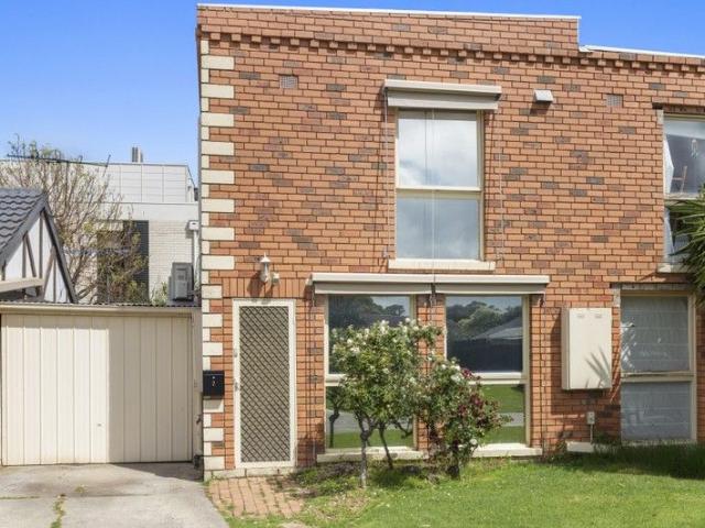 Townhouse for sale in Camerons Creek, Victoria