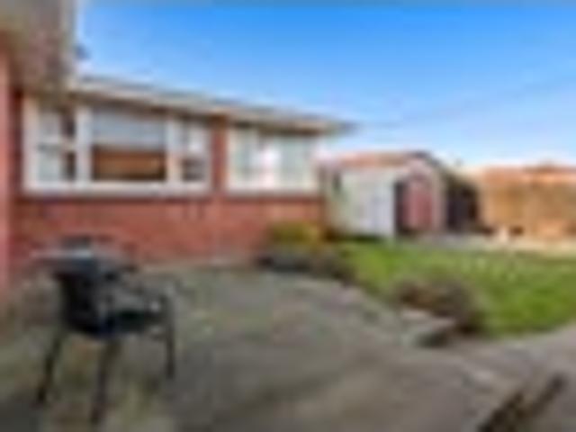 House for sale in Chaslands, Canterbury
