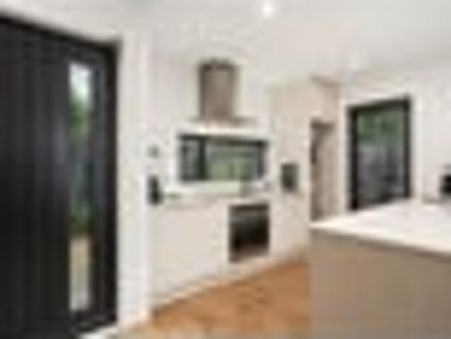 Townhouse for sale in Chaslands, Canterbury