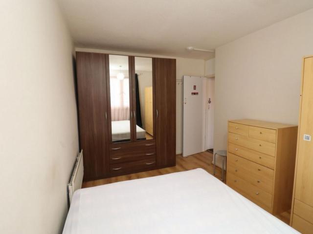 Room for rent in Avebury Estate, Bethnal Green