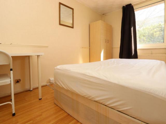Room for rent in North Woolwich, Greater London
