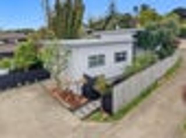 House for sale in Waitākere Ranges, Oratia