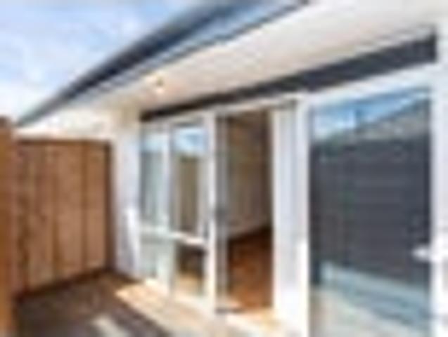 Apartment for sale in Chaslands, Canterbury