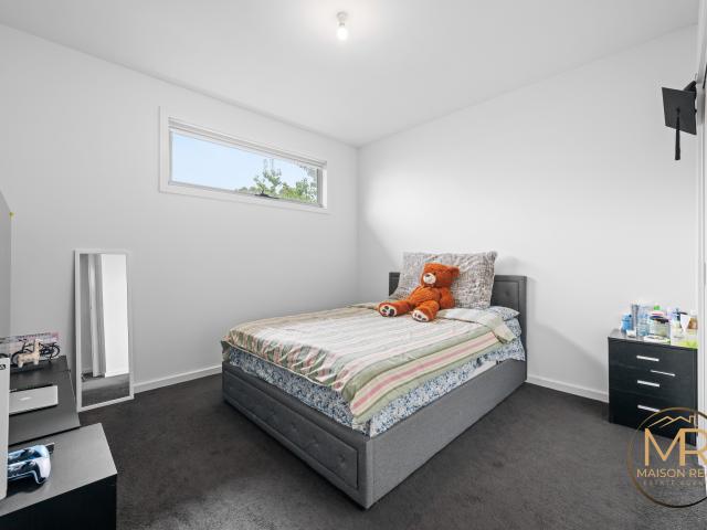 Townhouse for sale in Oak Park, Melbourne