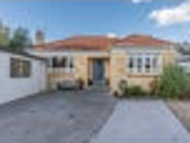 House for sale in Hamilton East