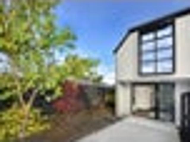 Townhouse for sale in Heathcote, Canterbury