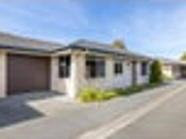 Apartment for sale in Chaslands, Canterbury
