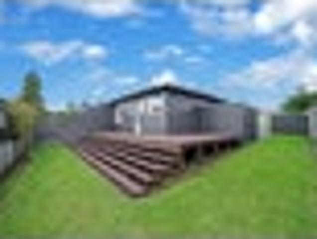 House for sale in Kelston